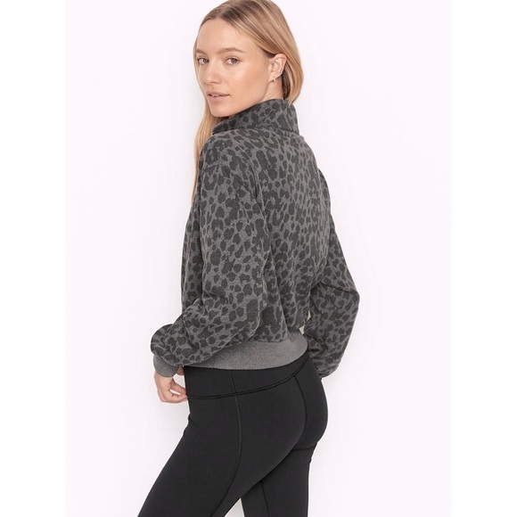 Victoria’s Secret Grey cropped sweatshirt top, 1/2 zip front, animal print Large - Picture 8 of 11